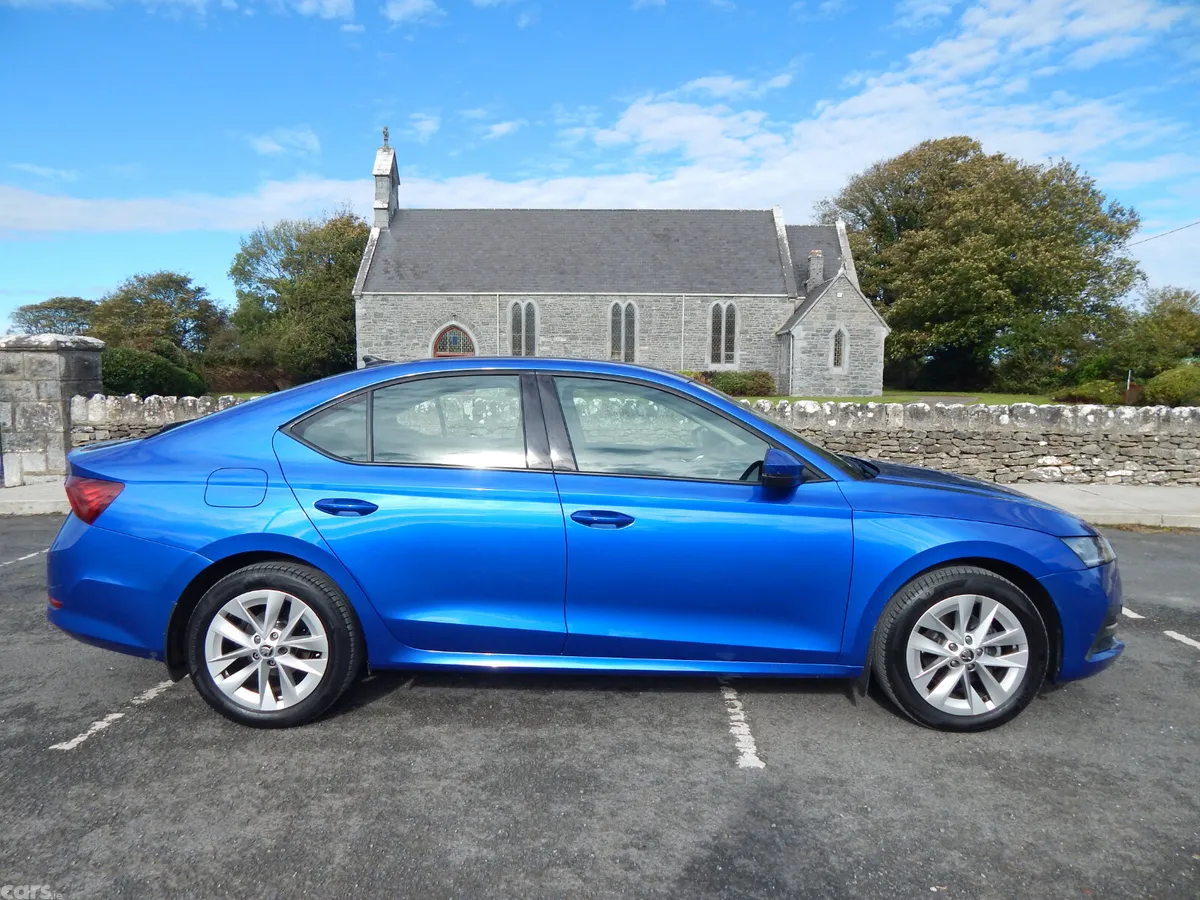Skoda Octavia Saloon, Diesel, 2022, Blue