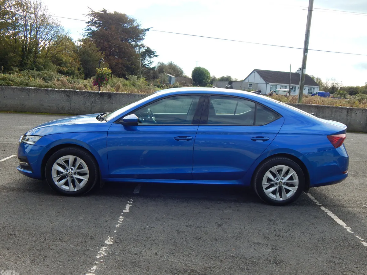 Skoda Octavia Saloon, Diesel, 2022, Blue
