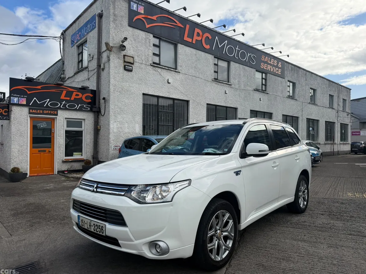 Mitsubishi Outlander SUV, Petrol Plug-in Hybrid, 2015, White