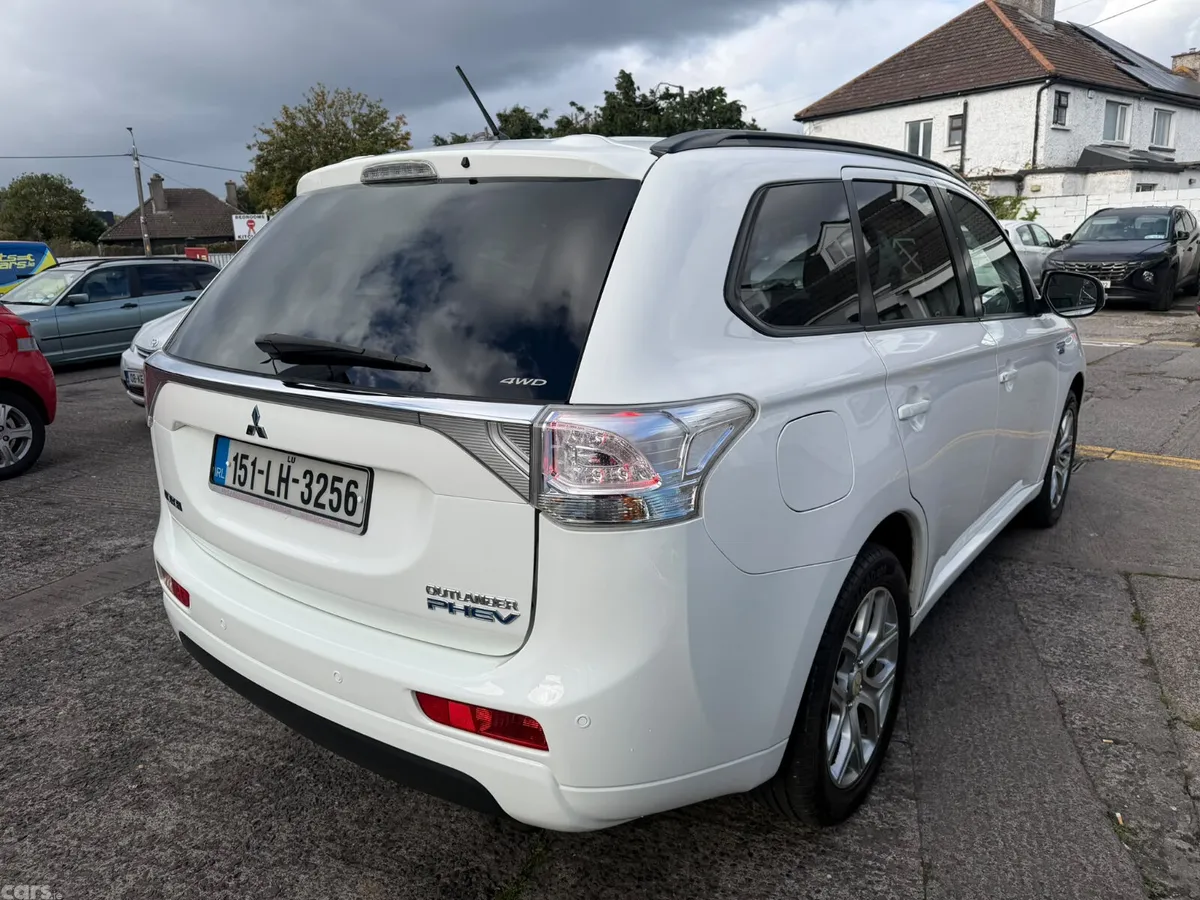 Mitsubishi Outlander SUV, Petrol Plug-in Hybrid, 2015, White