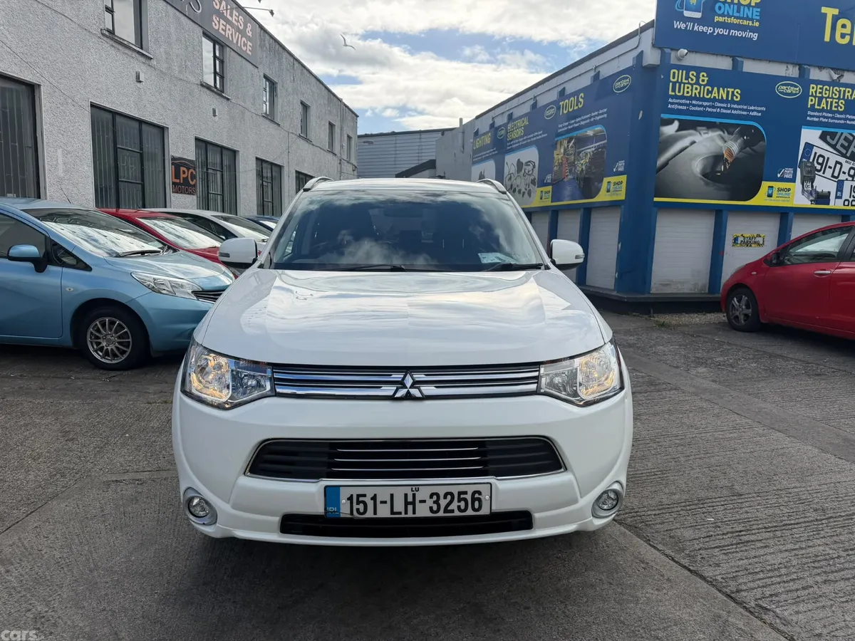 Mitsubishi Outlander SUV, Petrol Plug-in Hybrid, 2015, White