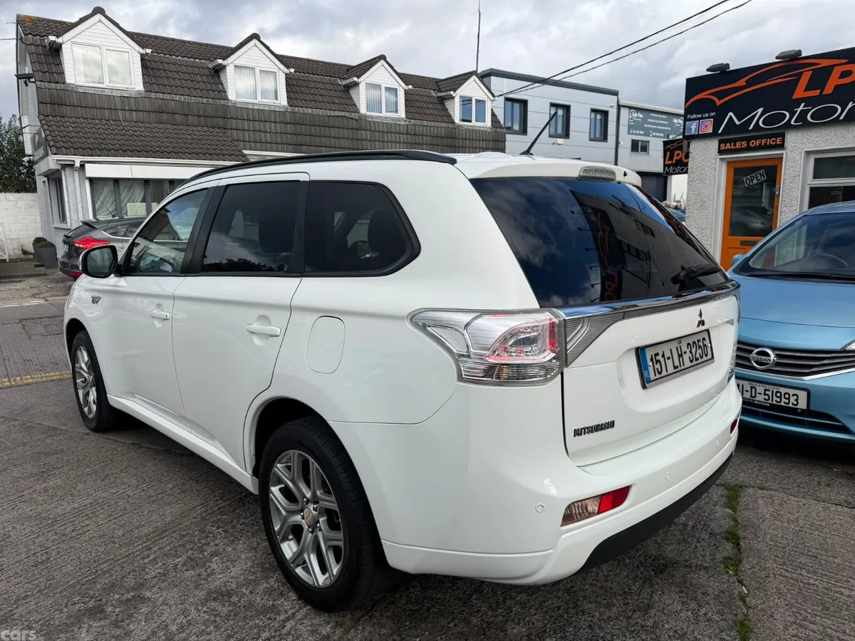 Mitsubishi Outlander SUV, Petrol Plug-in Hybrid, 2015, White