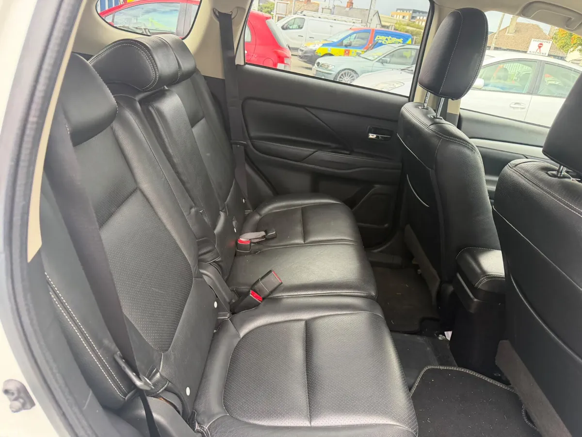 Mitsubishi Outlander SUV, Petrol Plug-in Hybrid, 2015, White