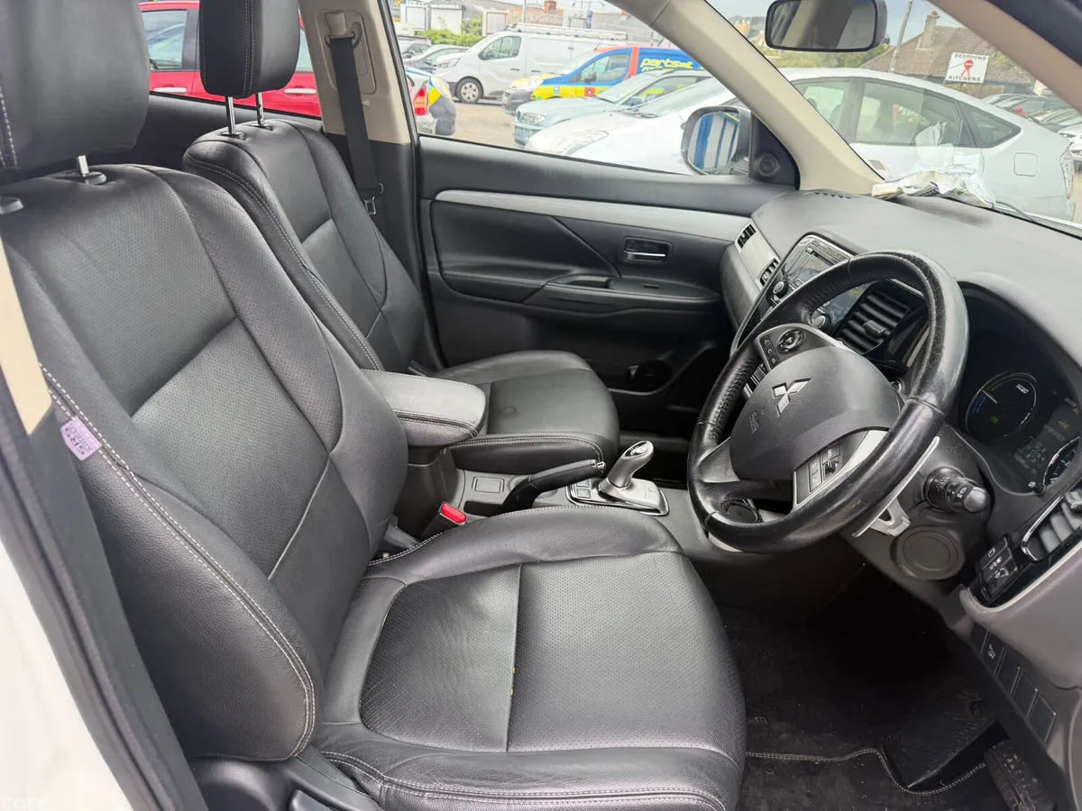 Mitsubishi Outlander SUV, Petrol Plug-in Hybrid, 2015, White