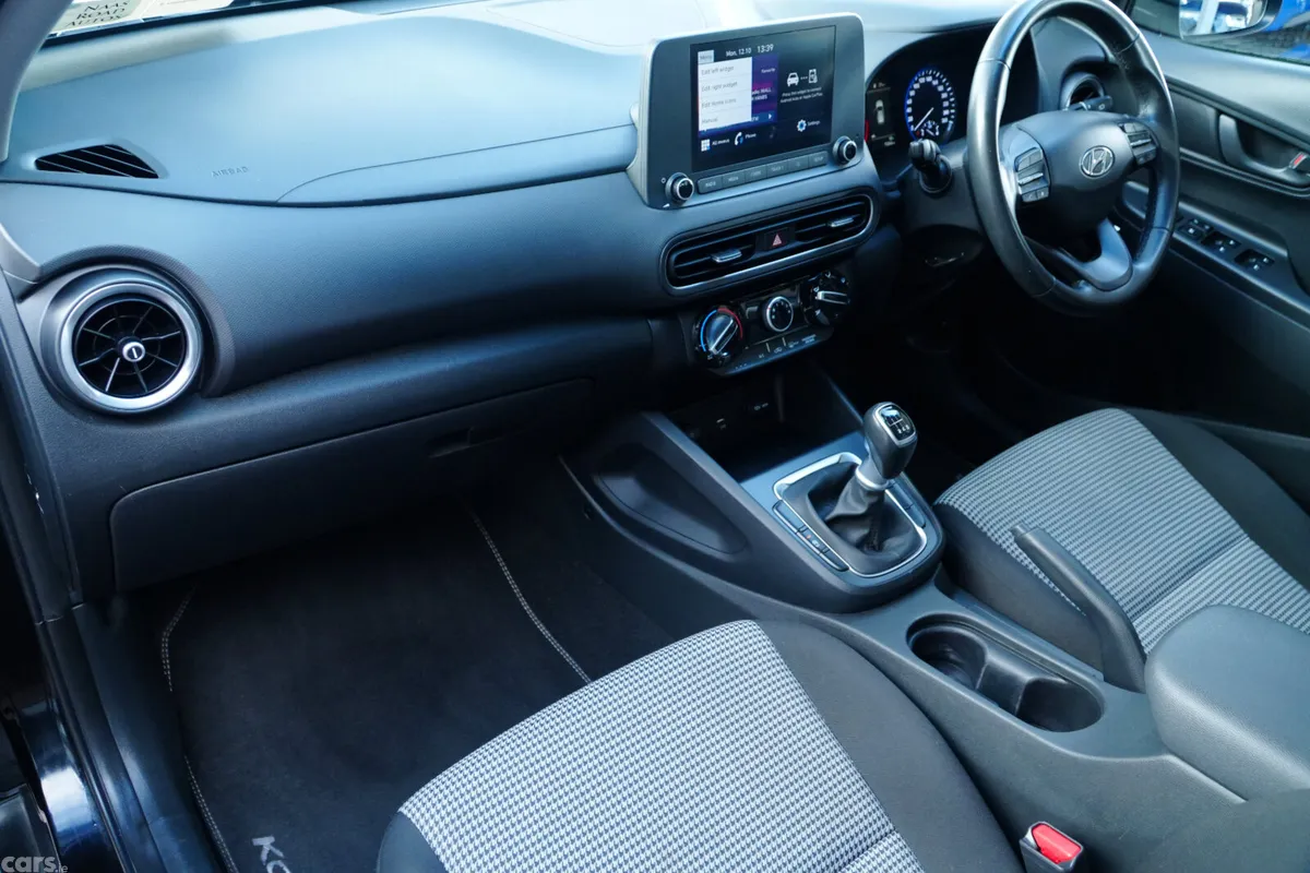 Hyundai KONA MPV, Petrol, 2022, Black