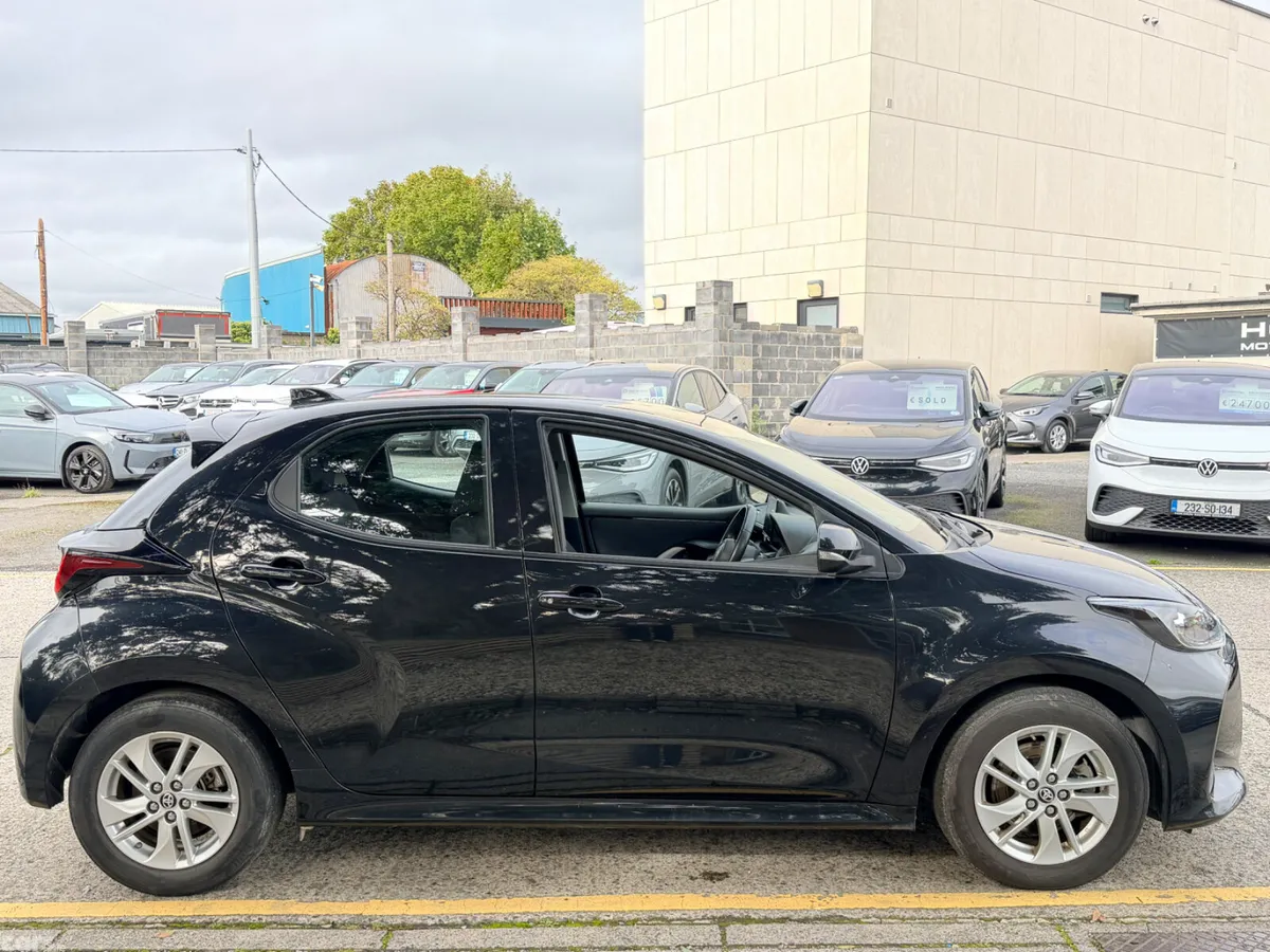 Toyota Yaris Hatchback, Petrol Hybrid, 2024, Black