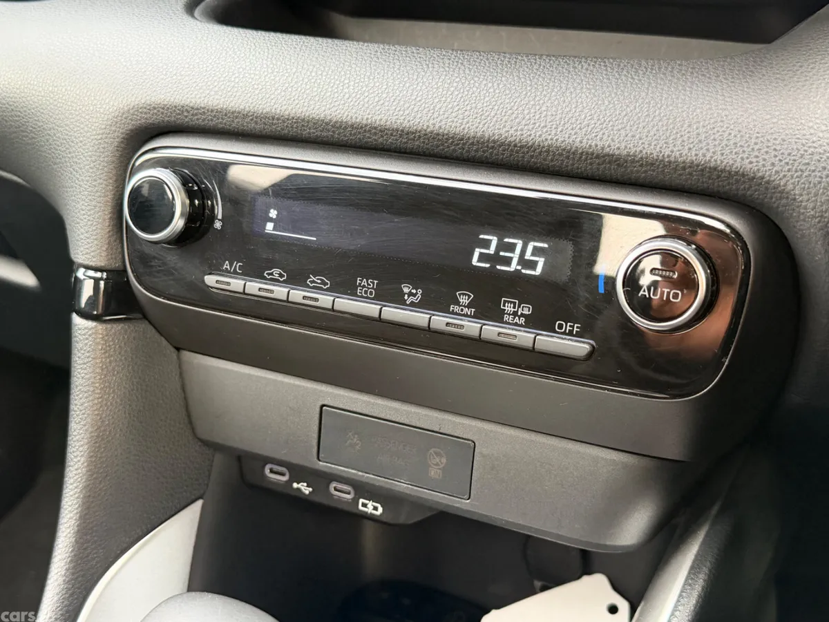 Toyota Yaris Hatchback, Petrol Hybrid, 2024, Black