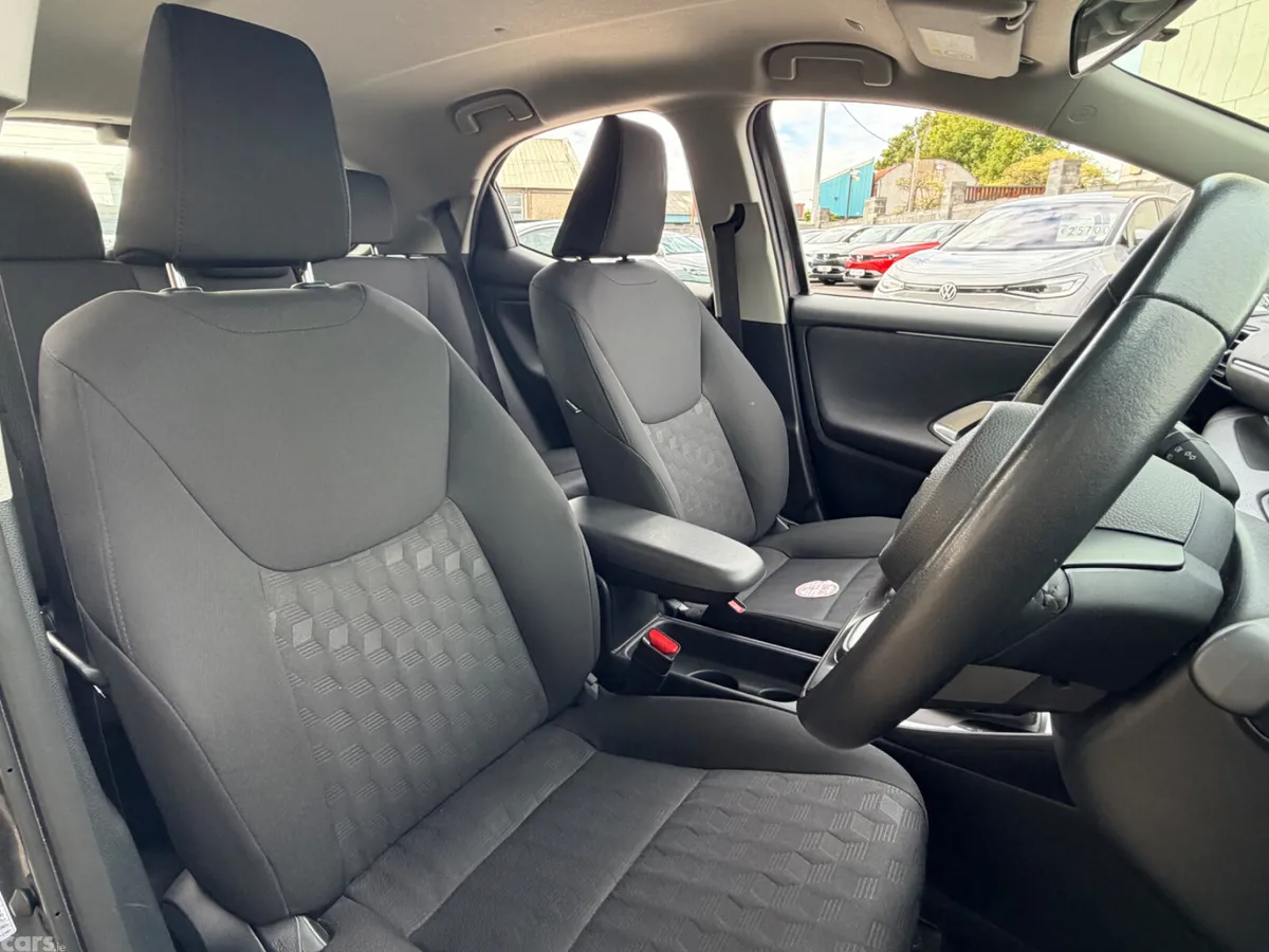 Toyota Yaris Hatchback, Petrol Hybrid, 2024, Grey