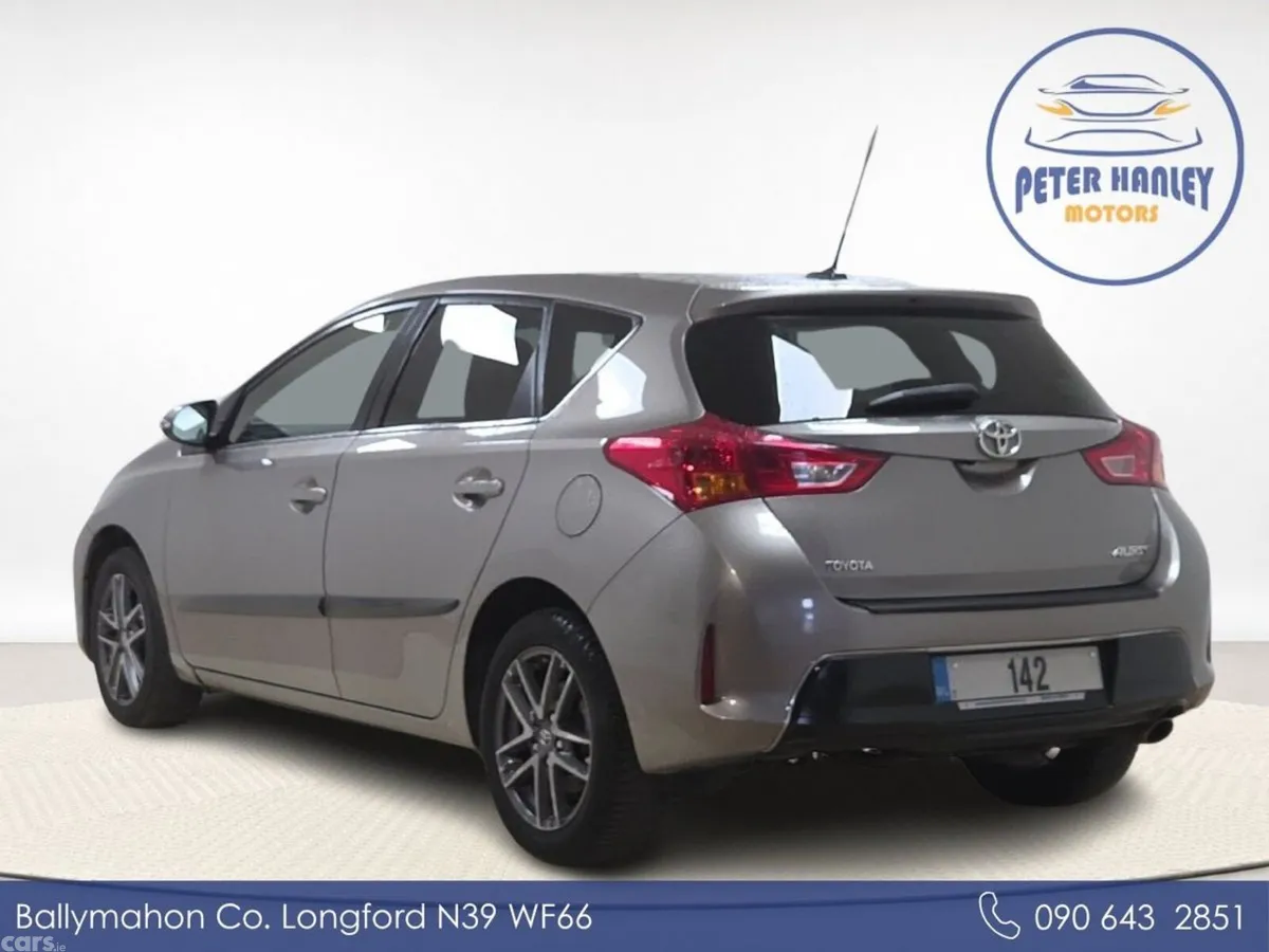 Toyota Auris Hatchback, Petrol, 2014, Gold