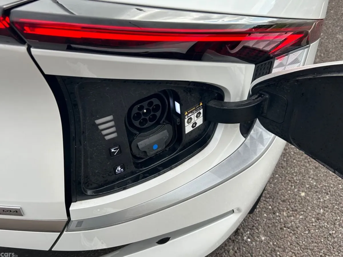 Kia EV6 MPV, Electric, 2026, White
