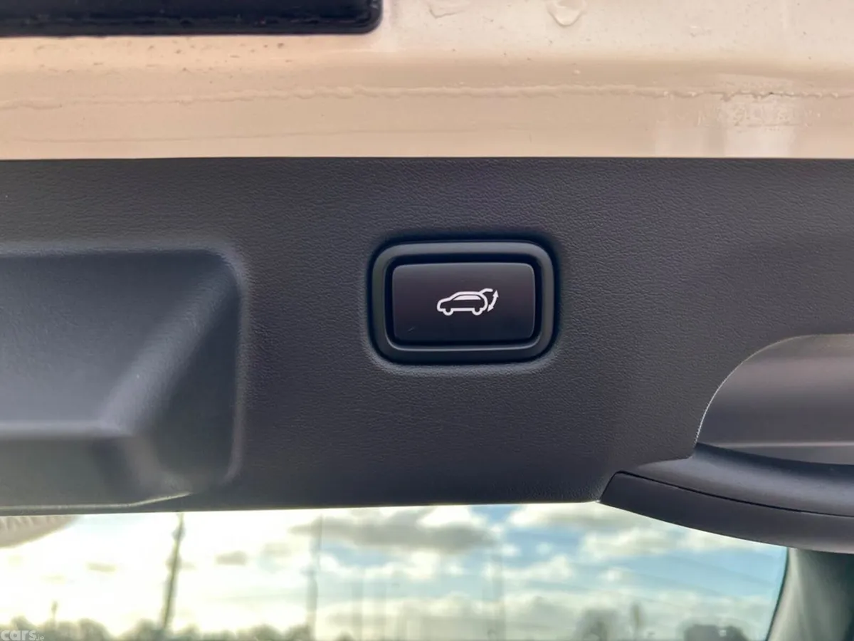 Kia EV6 MPV, Electric, 2026, White