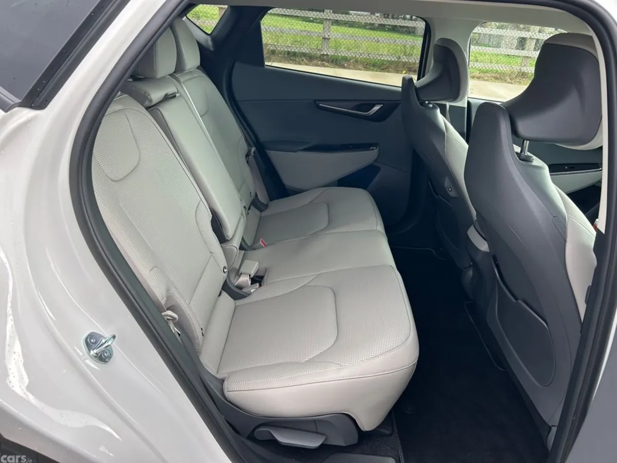 Kia EV6 MPV, Electric, 2026, White