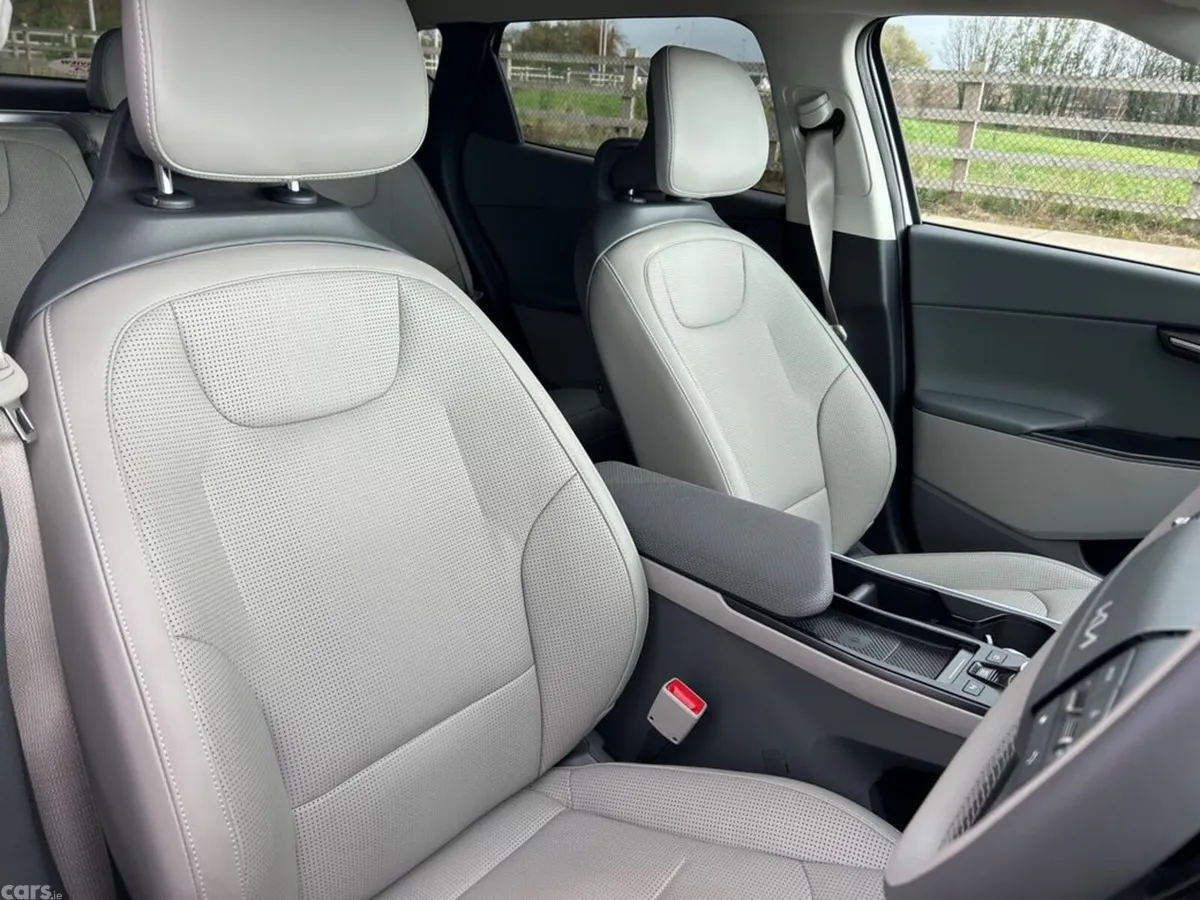 Kia EV6 MPV, Electric, 2026, White