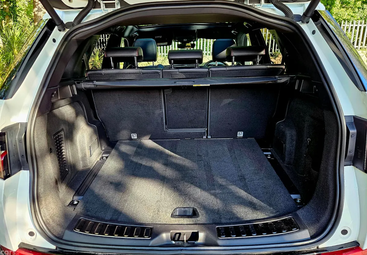 Land Rover Discovery Sport SUV, Petrol Hybrid, 2021, White