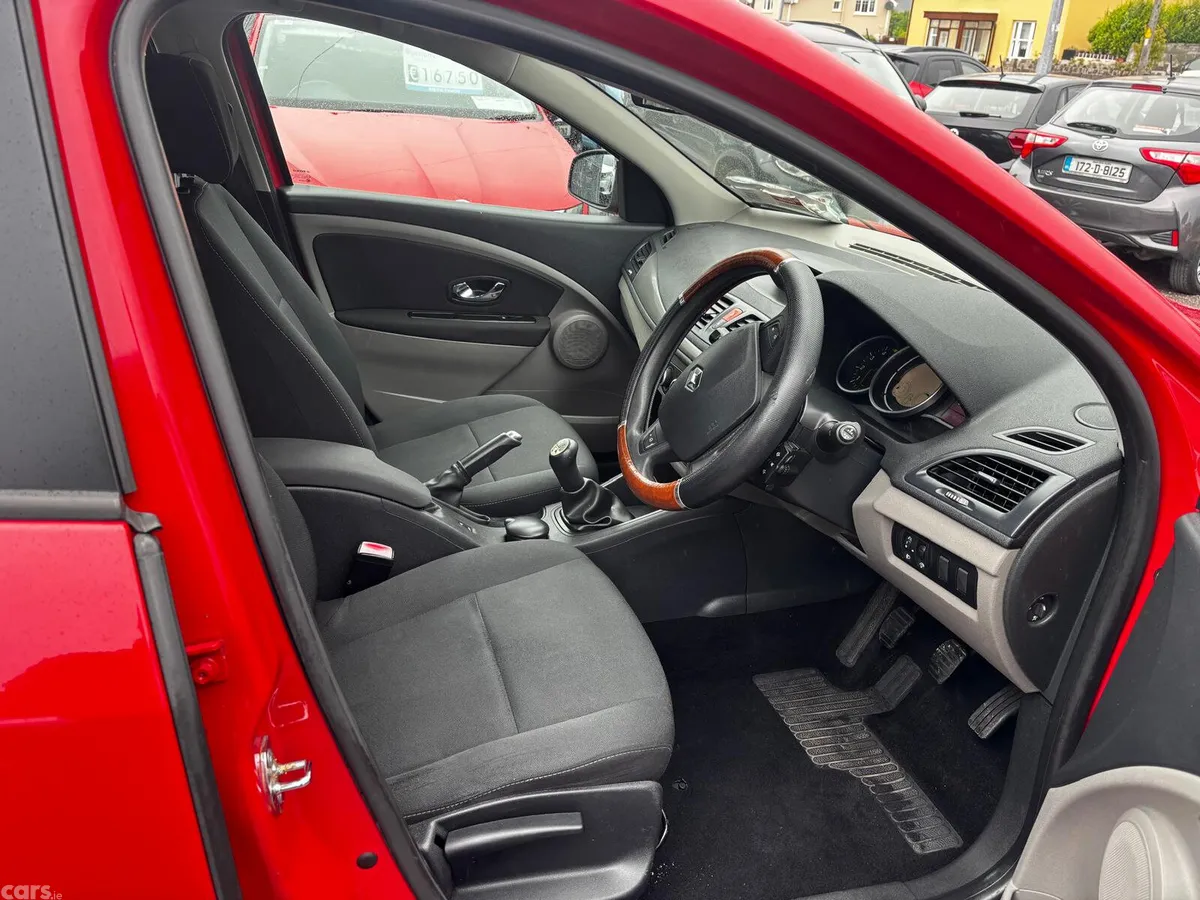 Renault Fluence Saloon, Diesel, 2013, Red