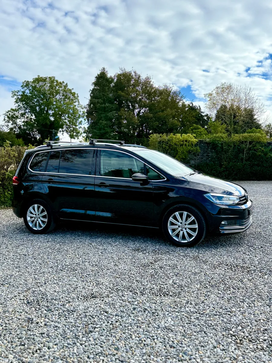 Volkswagen Touran MPV, Diesel, 2019, Black