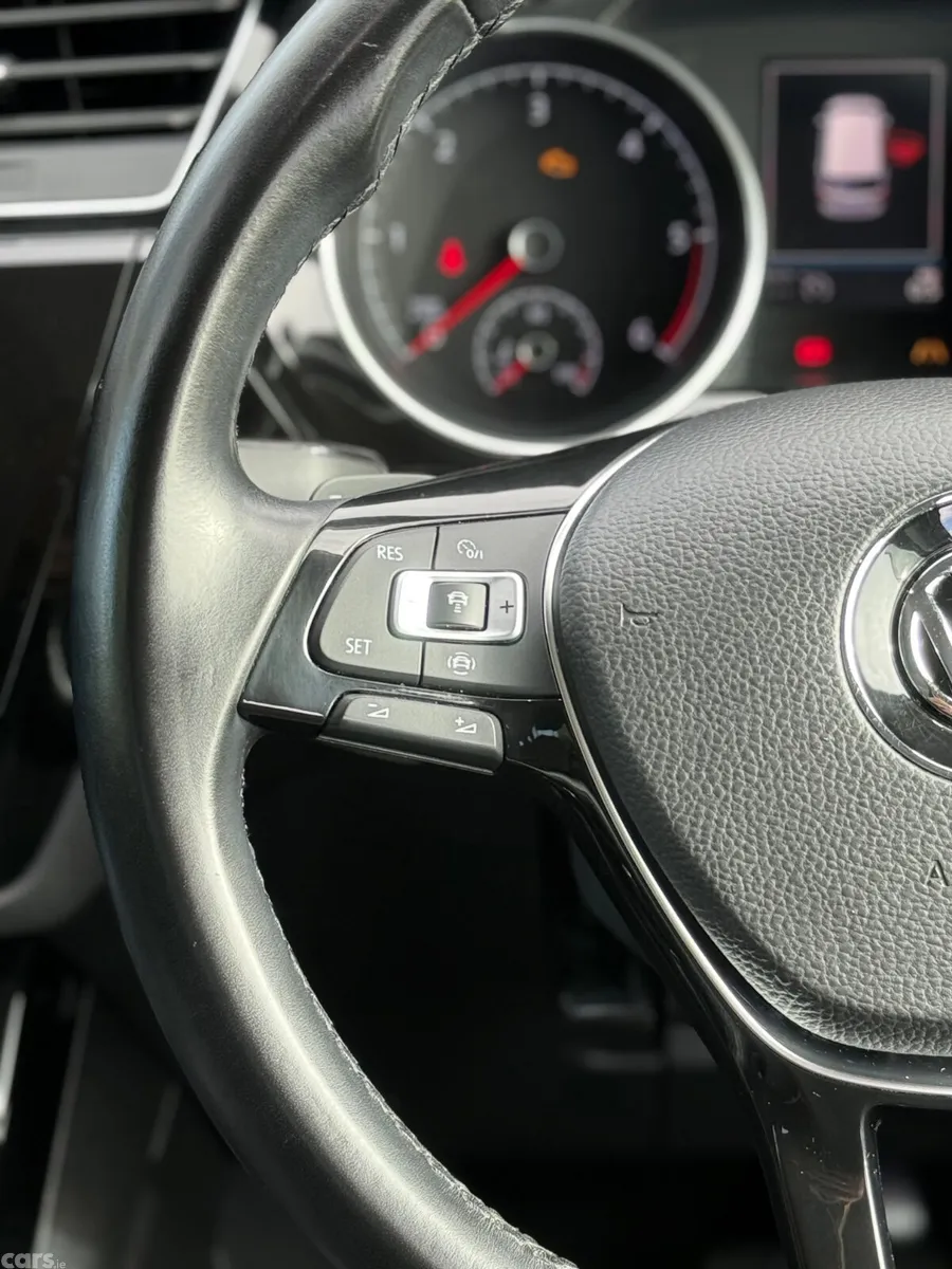 Volkswagen Touran MPV, Diesel, 2019, Black