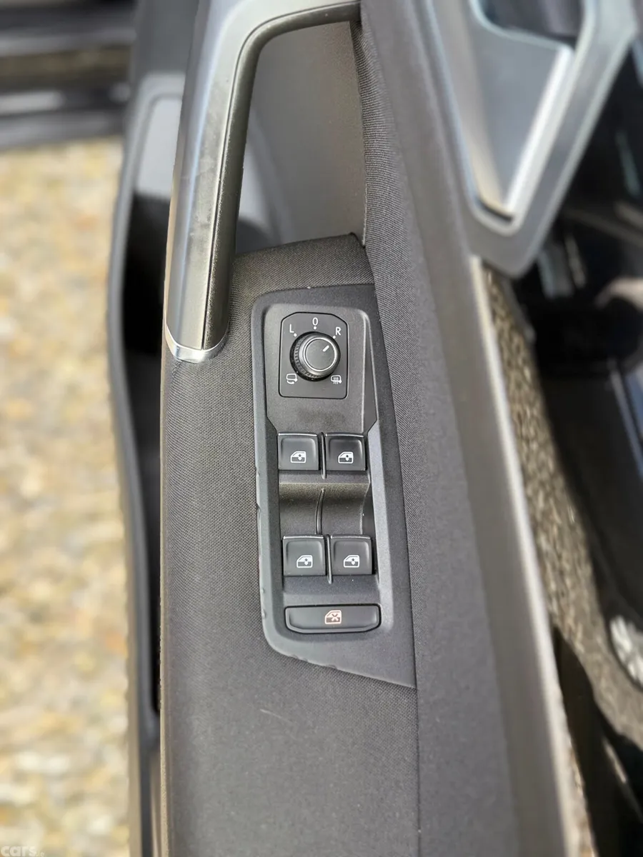 Volkswagen Touran MPV, Diesel, 2019, Black