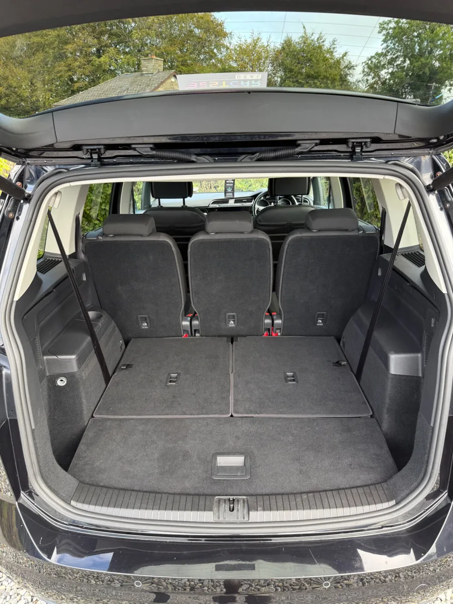 Volkswagen Touran MPV, Diesel, 2019, Black