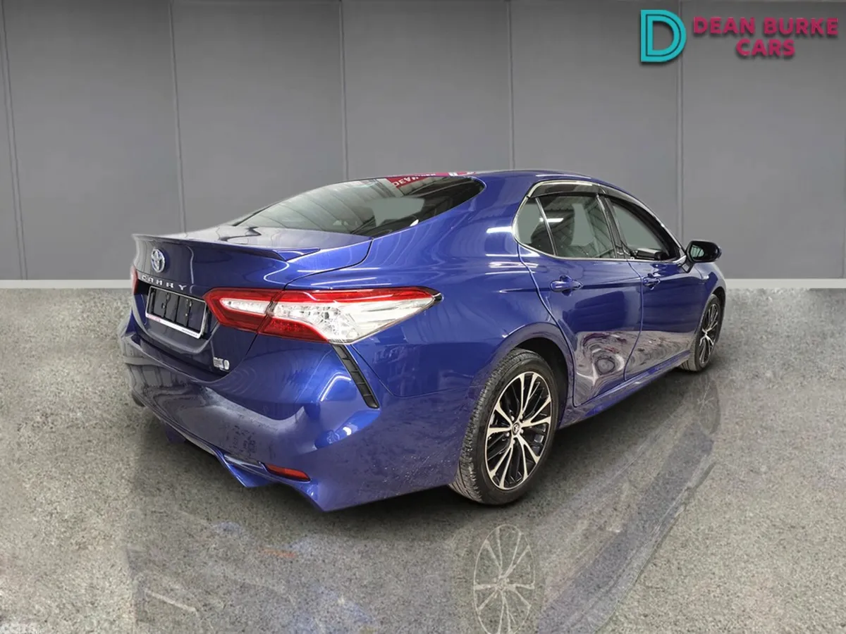 Toyota Camry Saloon, Petrol Hybrid, 2020, Blue