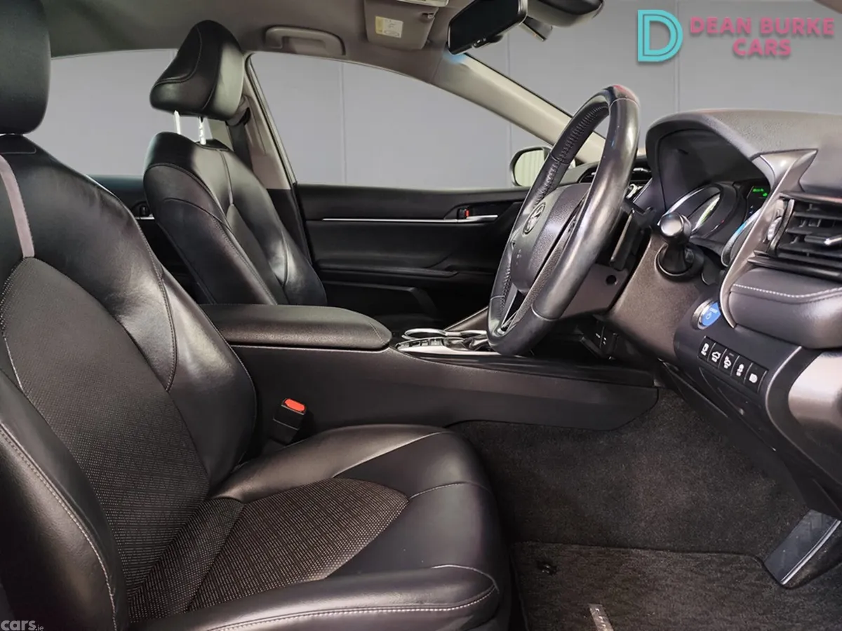 Toyota Camry Saloon, Petrol Hybrid, 2020, Blue