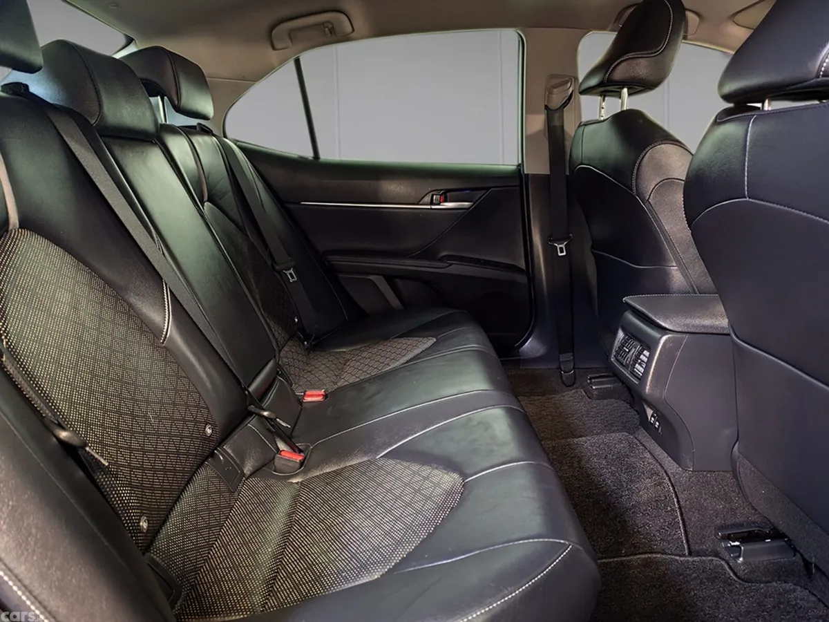 Toyota Camry Saloon, Petrol Hybrid, 2020, Blue