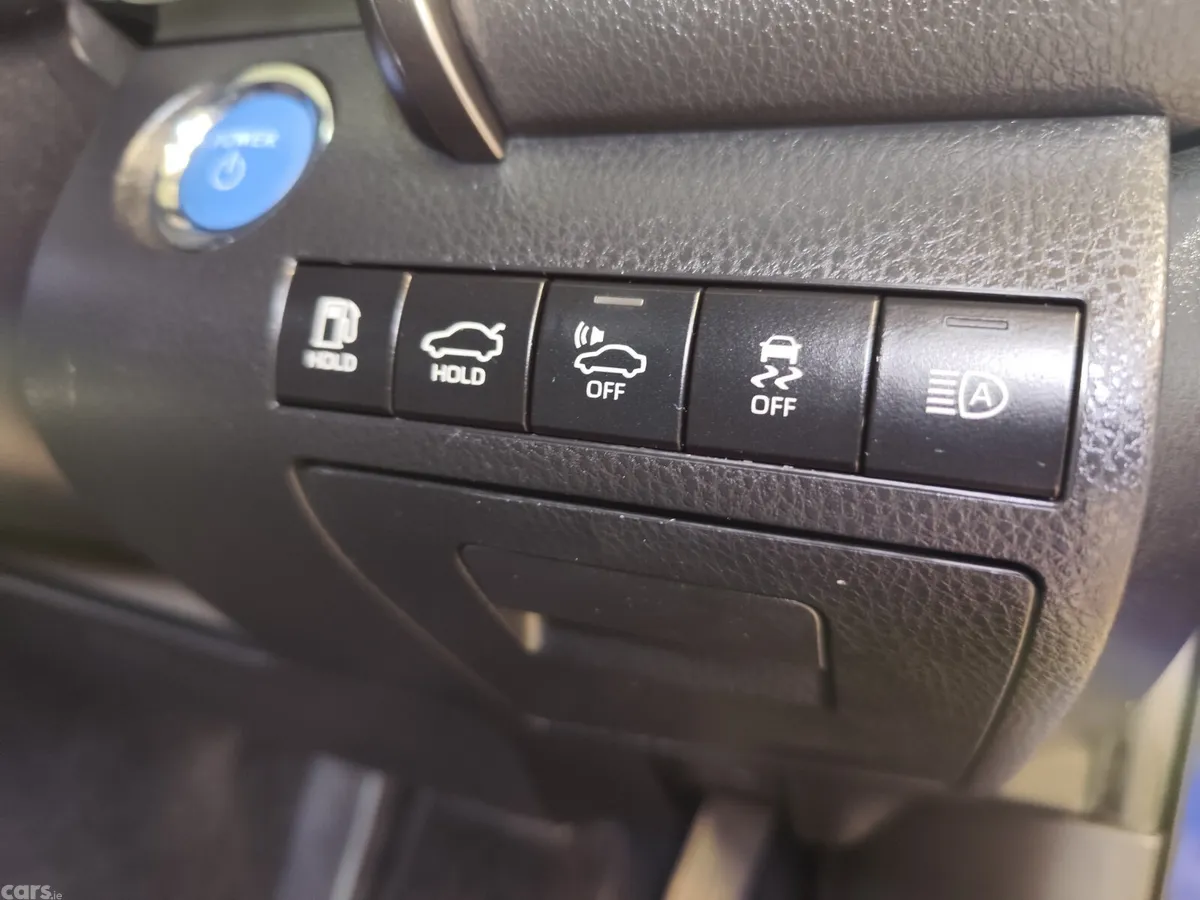 Toyota Camry Saloon, Petrol Hybrid, 2020, Blue