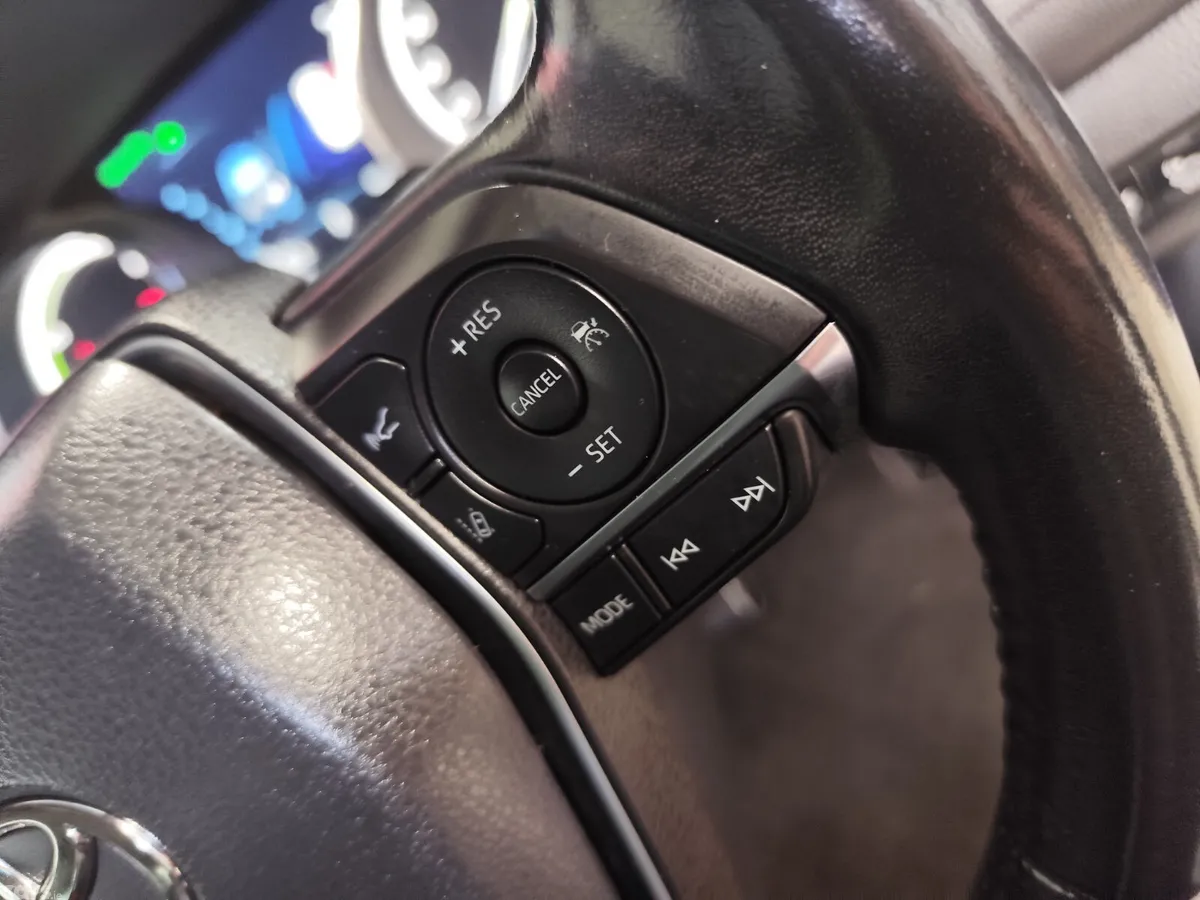 Toyota Camry Saloon, Petrol Hybrid, 2020, Blue