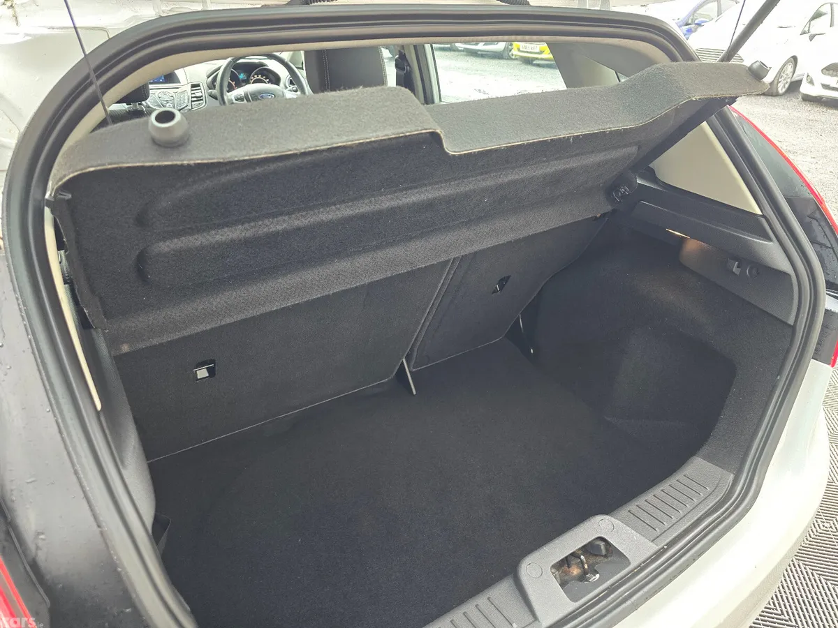 Ford Fiesta Hatchback, Petrol, 2017, White