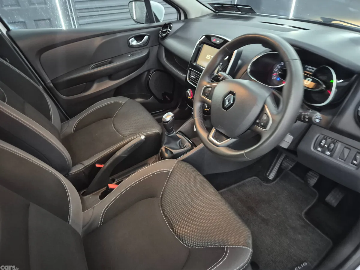 Renault Clio Hatchback, Petrol, 2018, White
