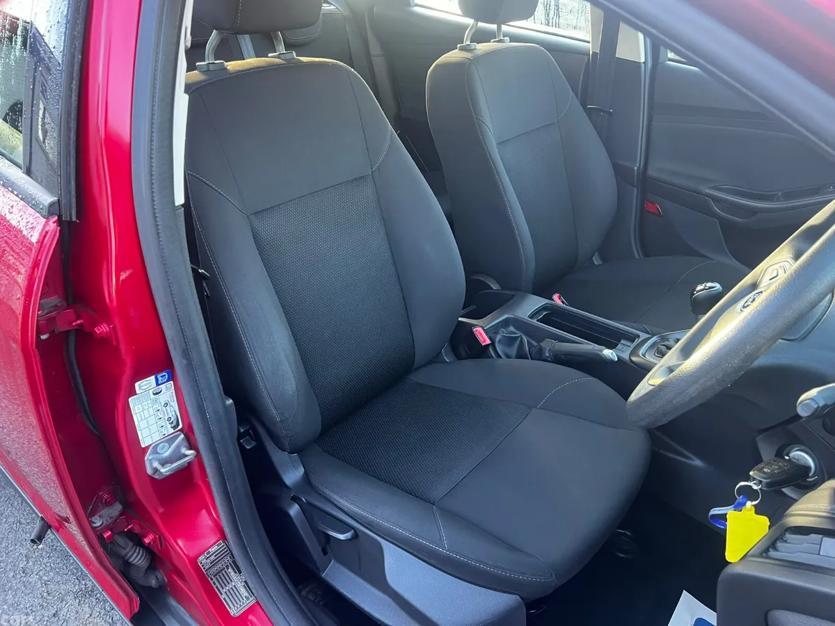 Ford Focus Hatchback, Diesel, 2015, Red