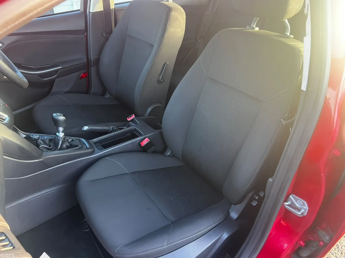 Ford Focus Hatchback, Diesel, 2015, Red