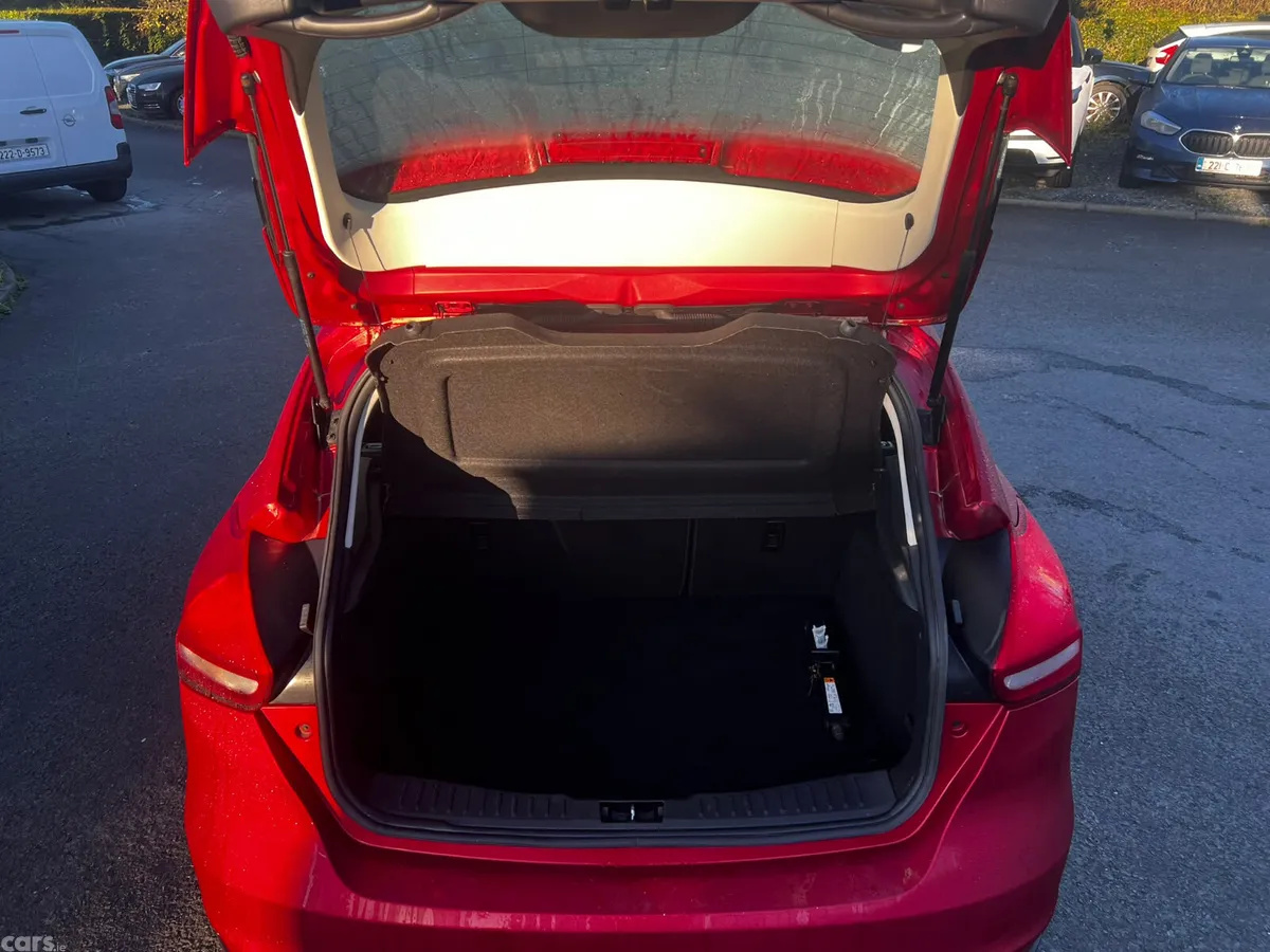 Ford Focus Hatchback, Diesel, 2015, Red
