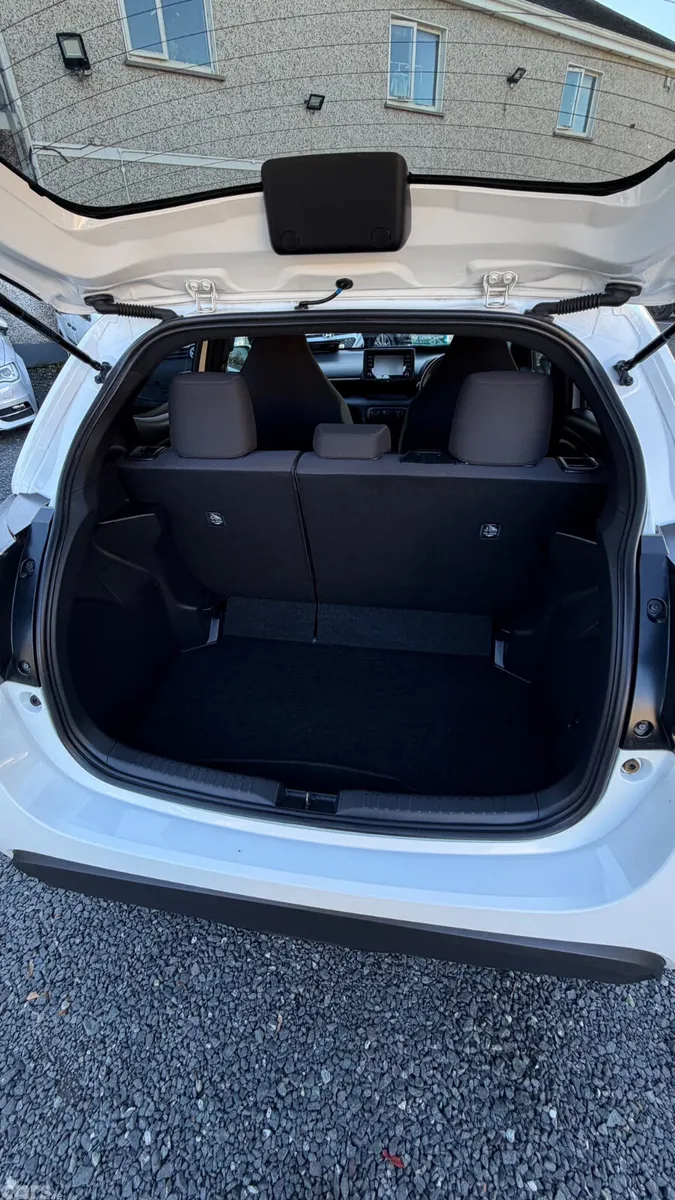 Toyota Yaris Hatchback, Petrol, 2020, White