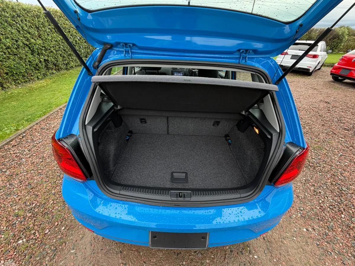 Volkswagen Polo Hatchback, Petrol, 2015, Blue