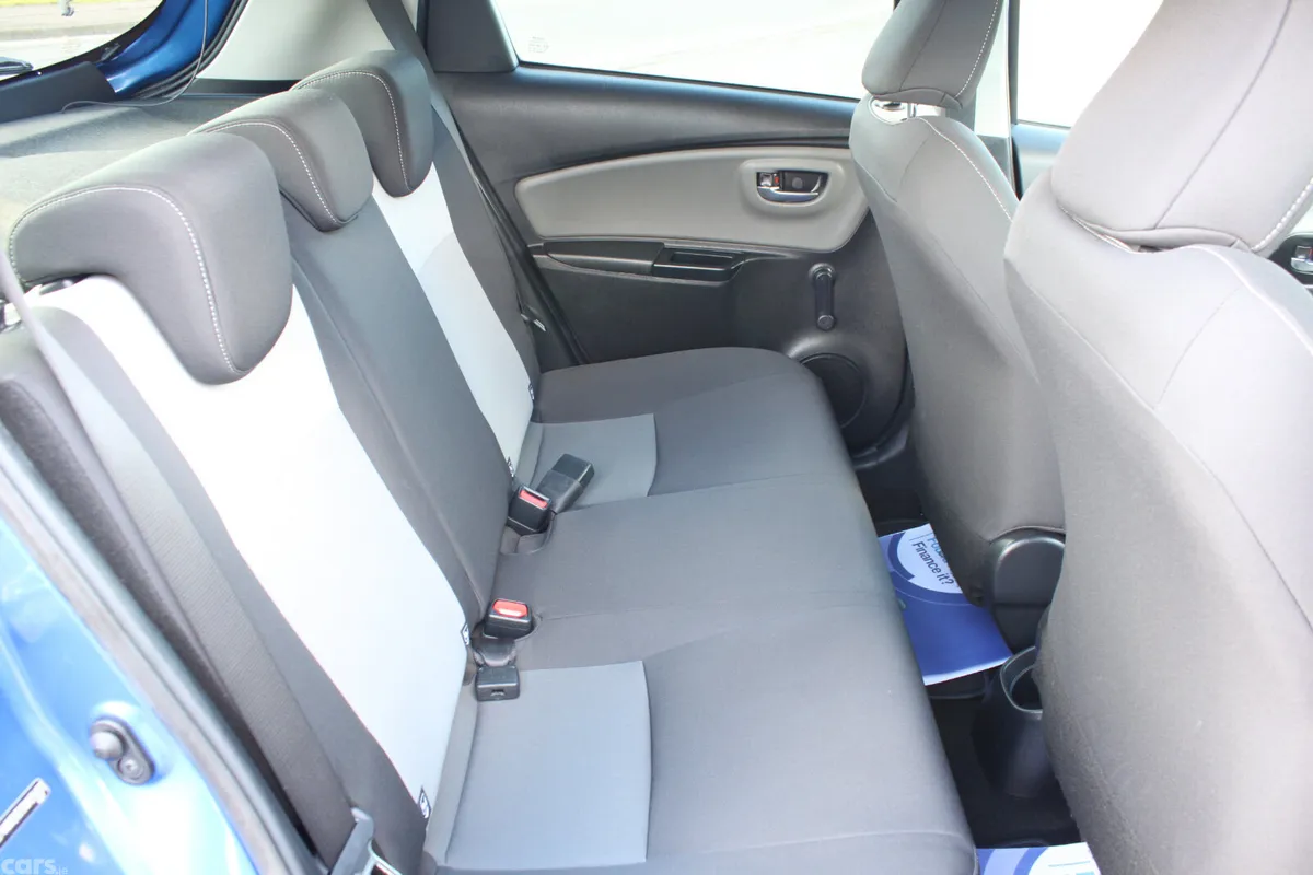 Toyota Yaris Hatchback, Petrol Hybrid, 2017, Blue