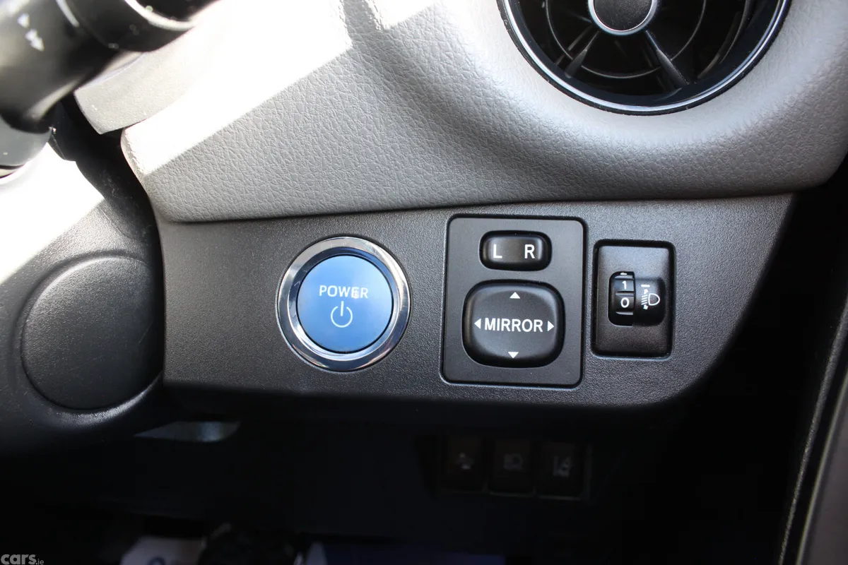 Toyota Yaris Hatchback, Petrol Hybrid, 2017, Blue