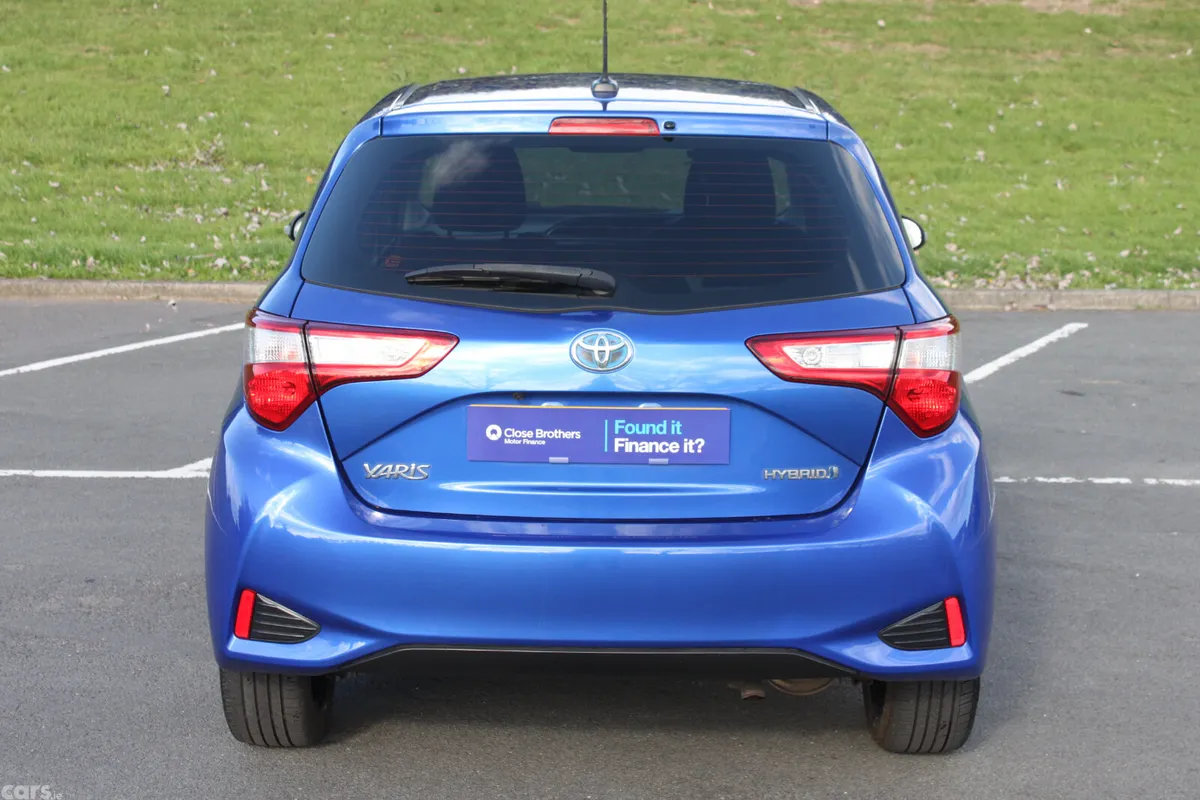 Toyota Yaris Hatchback, Petrol Hybrid, 2017, Blue