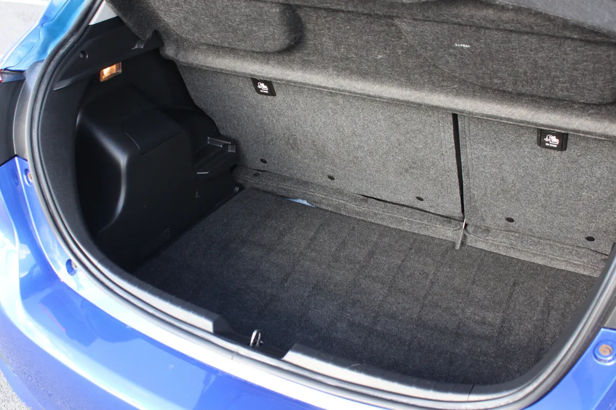 Toyota Yaris Hatchback, Petrol Hybrid, 2017, Blue