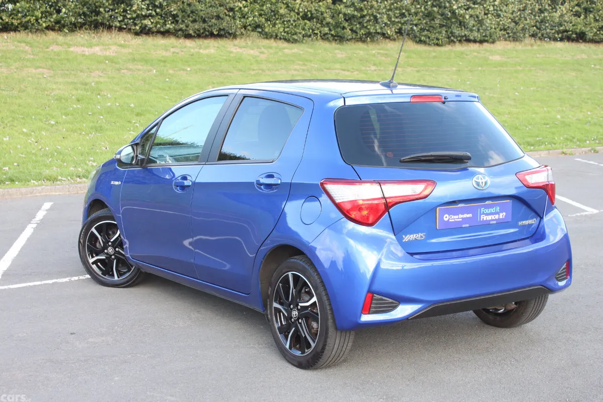 Toyota Yaris Hatchback, Petrol Hybrid, 2017, Blue