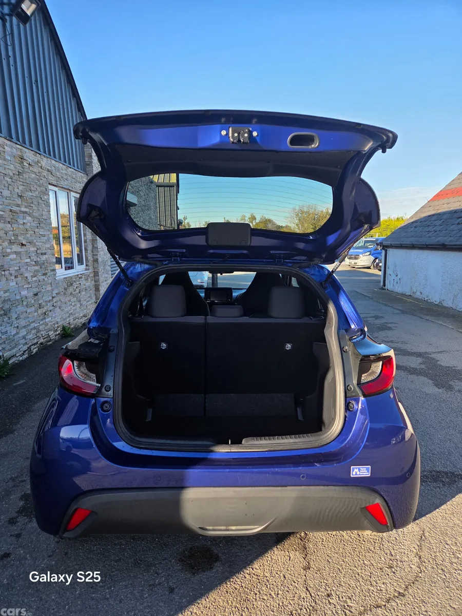 Toyota Yaris Hatchback, Petrol Hybrid, 2021, Blue