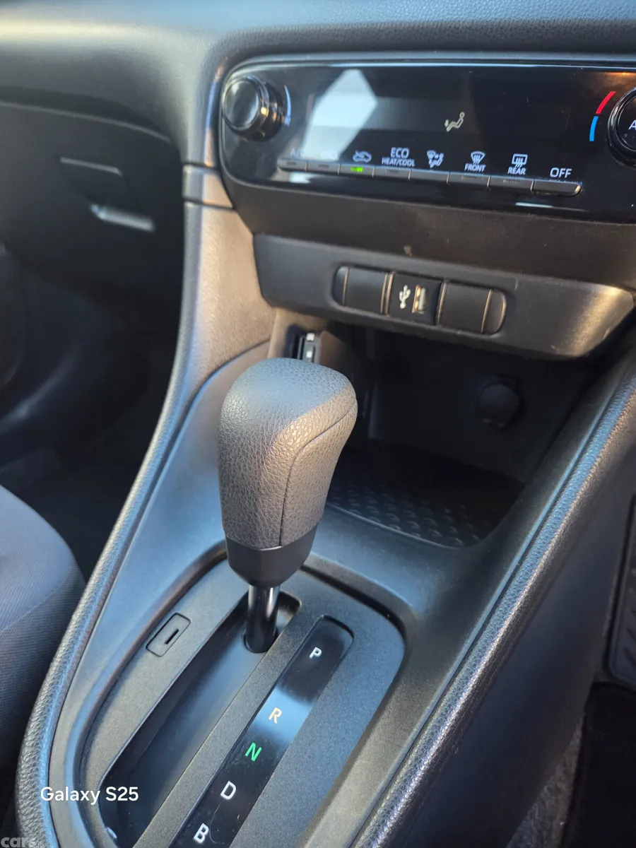 Toyota Yaris Hatchback, Petrol Hybrid, 2021, Blue