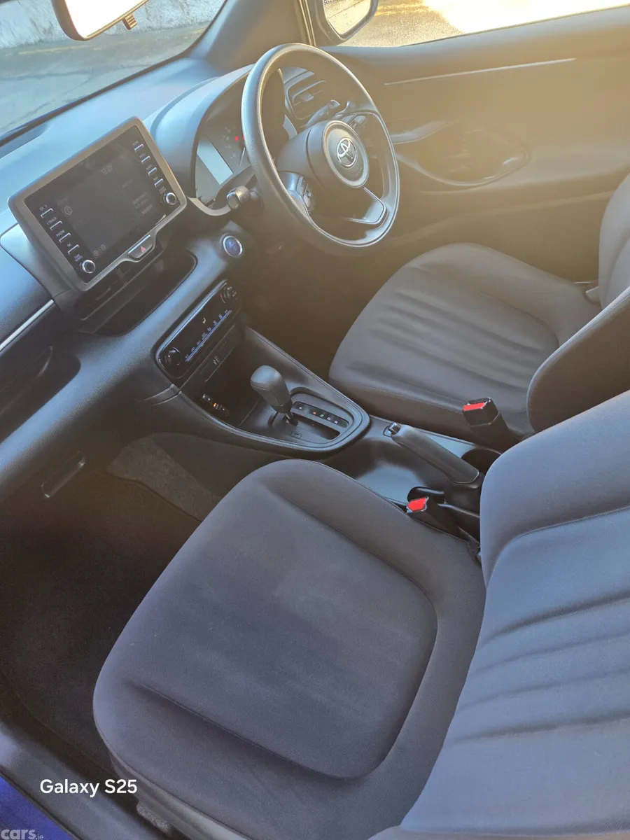 Toyota Yaris Hatchback, Petrol Hybrid, 2021, Blue