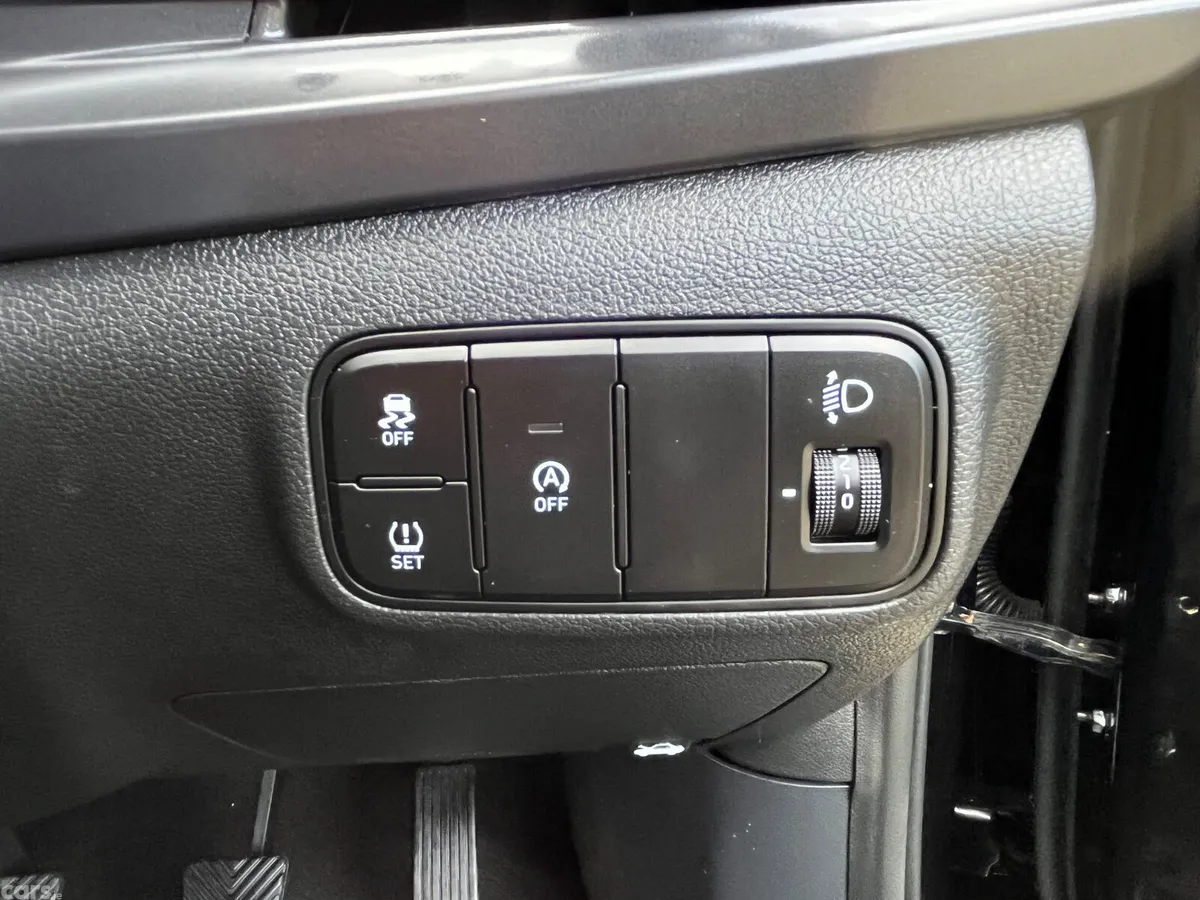 Hyundai Bayon Estate/Jeep, Petrol, 2021, Black