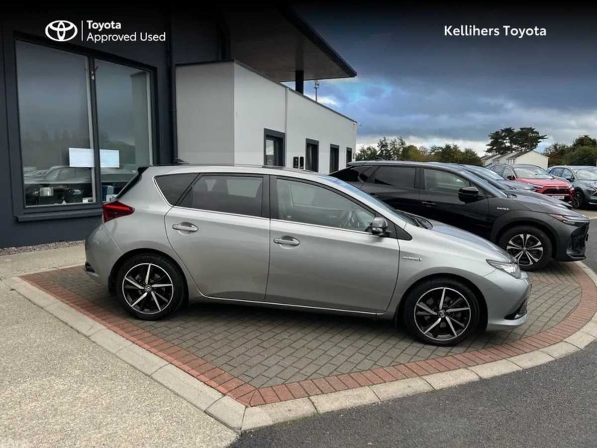 Toyota Auris MPV, Petrol Hybrid, 2018, Grey