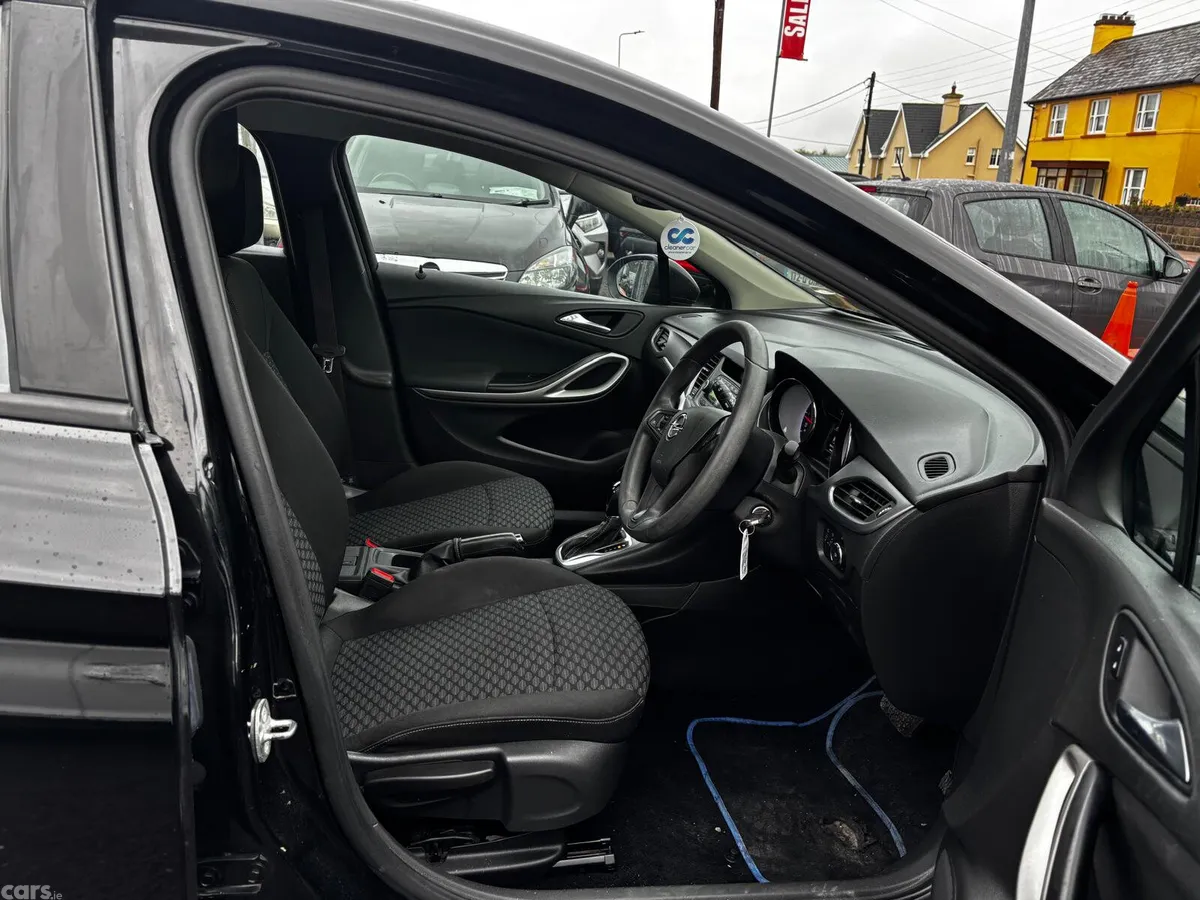 Opel Astra Hatchback, Petrol, 2019, Black