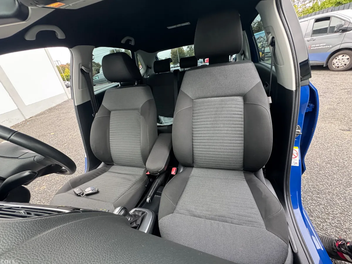 Volkswagen Polo Hatchback, Petrol, 2013, Blue