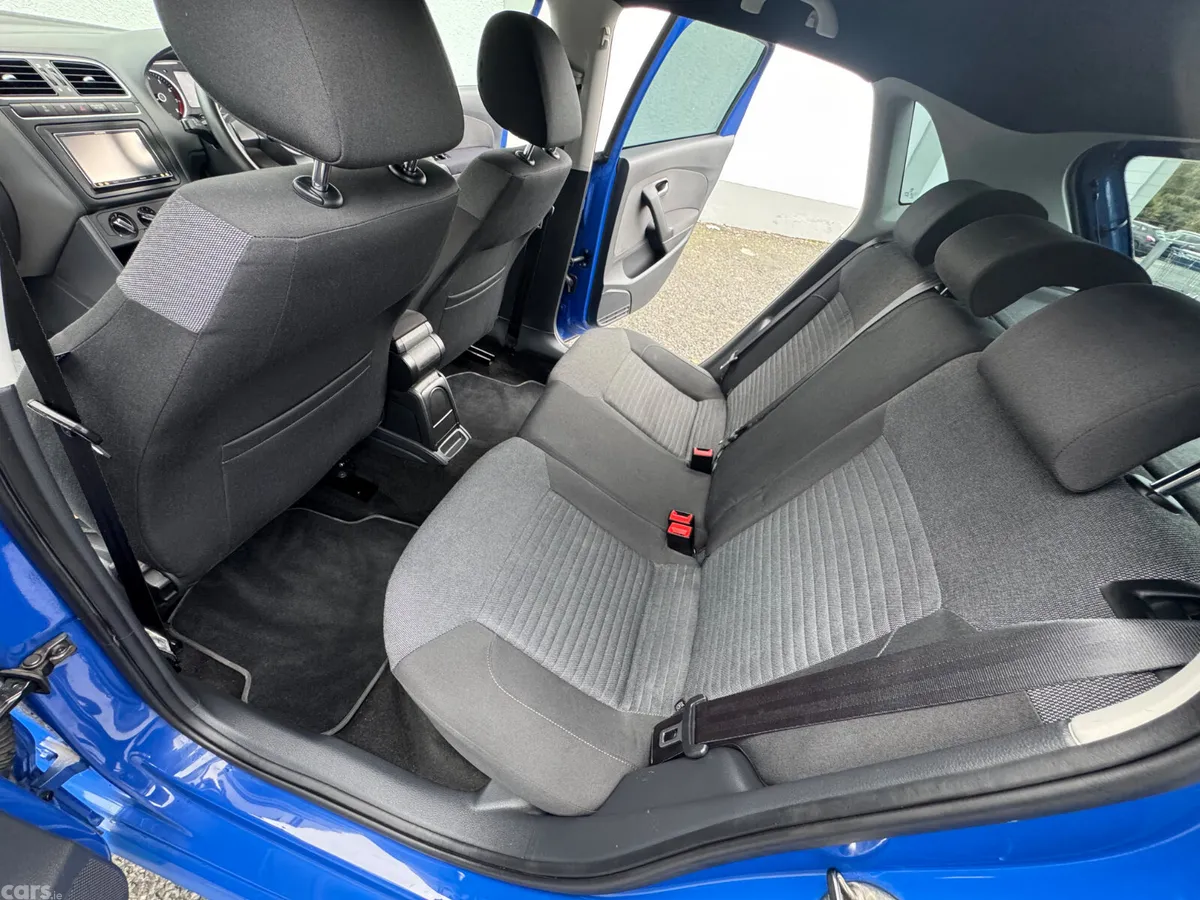 Volkswagen Polo Hatchback, Petrol, 2013, Blue