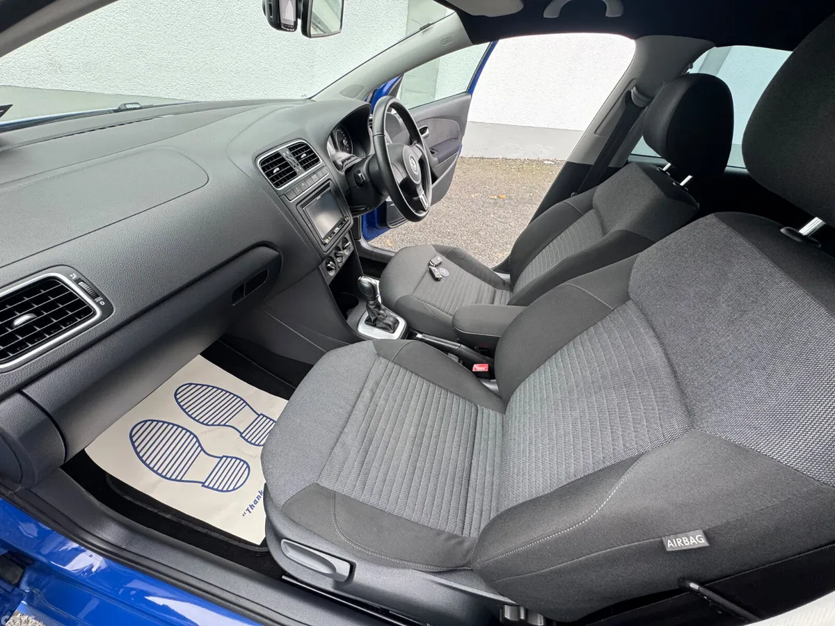 Volkswagen Polo Hatchback, Petrol, 2013, Blue