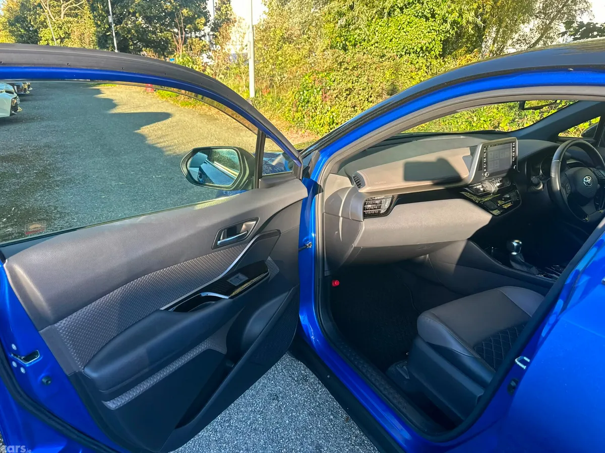 Toyota C-HR Hatchback, Petrol Hybrid, 2021, Blue